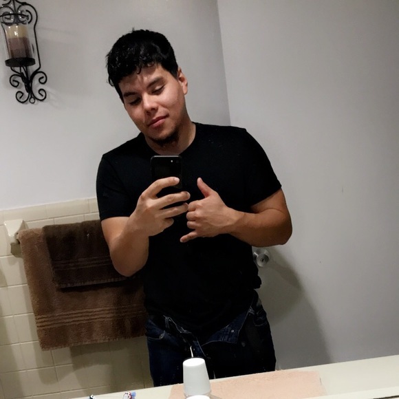 Meet your Posher, Jairo - Picture 1 of 1